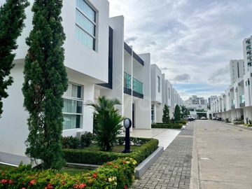 Casa en conjunto cerrado en la castellana Montería, con acabados modernos y diseño de interiores