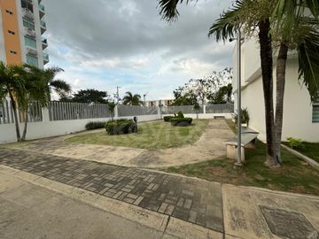 Casa en conjunto cerrado en la castellana Montería, con acabados modernos y diseño de interiores