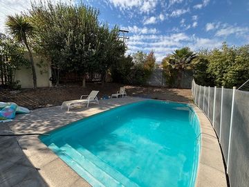 BAJO DE PRECIO! CASA 4 DORM + SERVICIO + SUBTE LOS BOSQUES