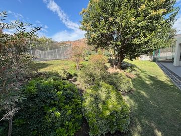 BAJO DE PRECIO! CASA 4 DORM + SERVICIO + SUBTE LOS BOSQUES