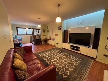 BAJO DE PRECIO! CASA 4 DORM + SERVICIO + SUBTE LOS BOSQUES