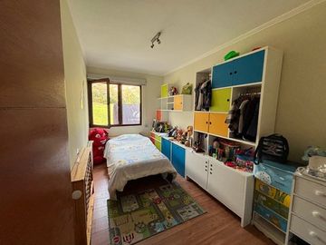 BAJO DE PRECIO! CASA 4 DORM + SERVICIO + SUBTE LOS BOSQUES