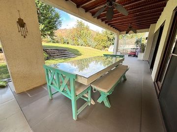 BAJO DE PRECIO! CASA 4 DORM + SERVICIO + SUBTE LOS BOSQUES