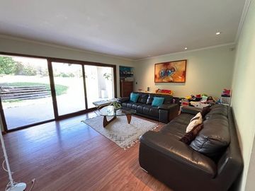 BAJO DE PRECIO! CASA 4 DORM + SERVICIO + SUBTE LOS BOSQUES