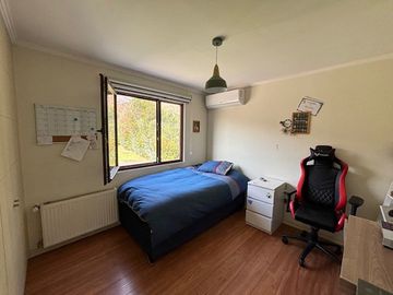 BAJO DE PRECIO! CASA 4 DORM + SERVICIO + SUBTE LOS BOSQUES