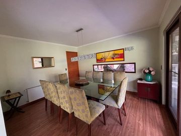 BAJO DE PRECIO! CASA 4 DORM + SERVICIO + SUBTE LOS BOSQUES
