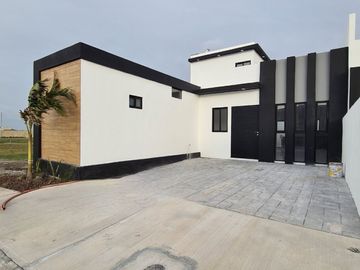 Casa en VENTA en PUNTA LOMAS
