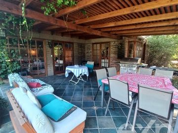 Casa en Venta en Av. Chicureo, Alba