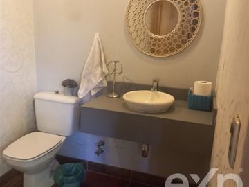 Casa en Venta en Av. Chicureo, Alba