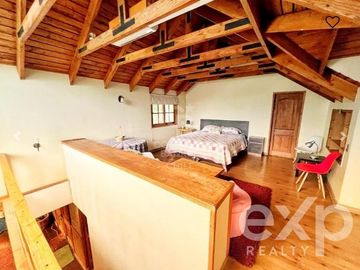 Casa en Venta en Av. Chicureo, Alba