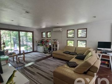 Casa en Venta en Av. Chicureo, Alba