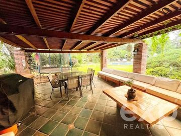 Casa en Venta en Av. Chicureo, Alba