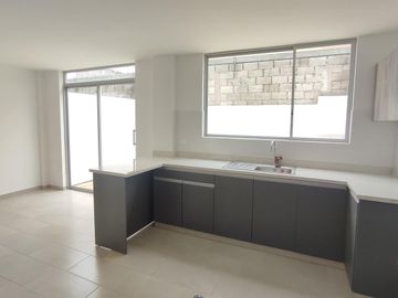 De venta casas | 177m2 construcción | 3 habitaciones | sector Colibrí |  Los Chillos