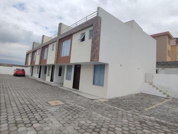 De venta casas | 177m2 construcción | 3 habitaciones | sector Colibrí |  Los Chillos
