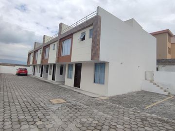 De venta casas | 177m2 construcción | 3 habitaciones | sector Colibrí |  Los Chillos