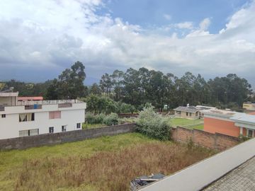De venta casas | 177m2 construcción | 3 habitaciones | sector Colibrí |  Los Chillos