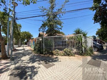 Casa en Venta en Walker Martinez esquina Parque Deportivo La Araucana