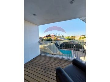 EN VENTA CASA CON 5H, 2B + ártico y Piscina
