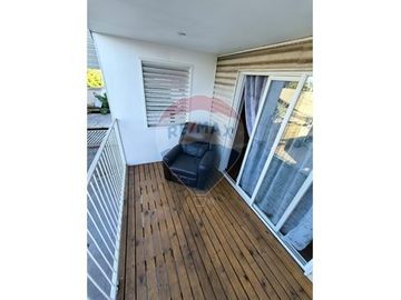 EN VENTA CASA CON 5H, 2B + ártico y Piscina