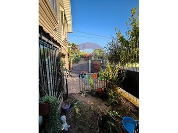 EN VENTA CASA CON 5H, 2B + ártico y Piscina