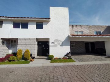Casa en venta, 4 habitaciones amplias, muy cerca de Av. Tecnológico en Metepec Edo de México.