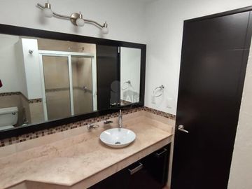 Casa en venta, 4 habitaciones amplias, muy cerca de Av. Tecnológico en Metepec Edo de México.