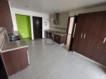 Casa en venta, 4 habitaciones amplias, muy cerca de Av. Tecnológico en Metepec Edo de México.