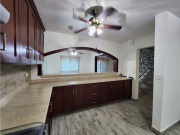 Casa en venta Cumbres 6 sector