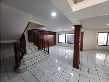 CASA HOLANDA, FRACC. LOS LAURELES ( la luneta ) ZAMORA MICHOACAN