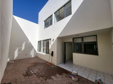 CASA HOLANDA, FRACC. LOS LAURELES ( la luneta ) ZAMORA MICHOACAN