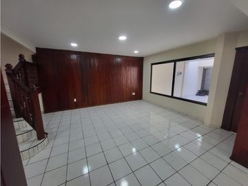 CASA HOLANDA, FRACC. LOS LAURELES ( la luneta ) ZAMORA MICHOACAN