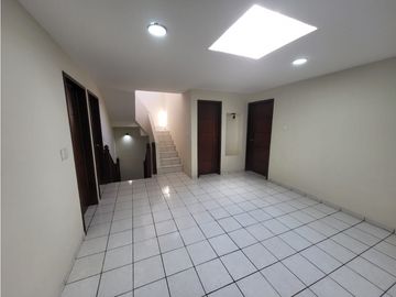CASA HOLANDA, FRACC. LOS LAURELES ( la luneta ) ZAMORA MICHOACAN