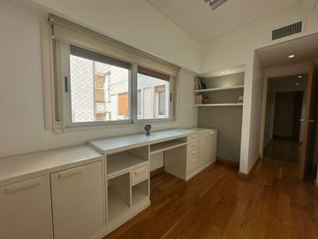 Hermoso departamento de 5 ambientes con dependencia en Caballito