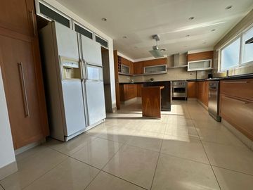 Hermoso departamento de 5 ambientes con dependencia en Caballito