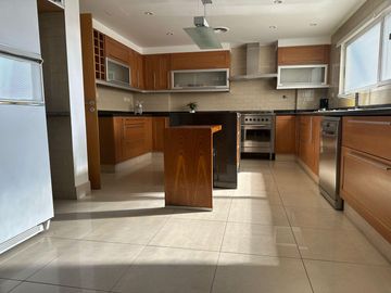 Hermoso departamento de 5 ambientes con dependencia en Caballito