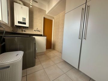 Hermoso departamento de 5 ambientes con dependencia en Caballito