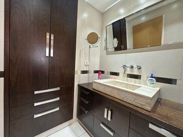 Hermoso departamento de 5 ambientes con dependencia en Caballito