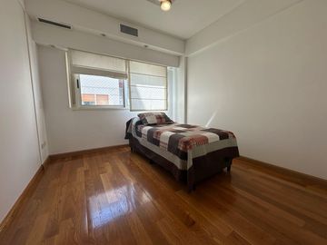 Hermoso departamento de 5 ambientes con dependencia en Caballito