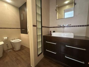 Hermoso departamento de 5 ambientes con dependencia en Caballito
