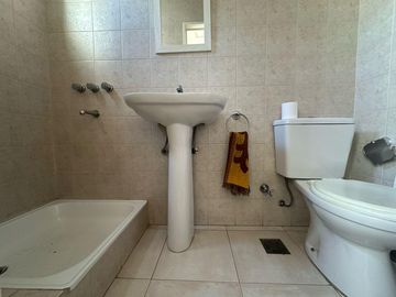 Hermoso departamento de 5 ambientes con dependencia en Caballito