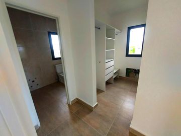 Casa en venta - 4 Dormitorios 3 Baños - 784Mts2 - Escobar