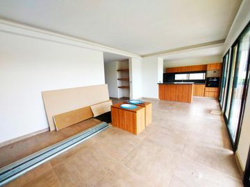 Casa en venta - 4 Dormitorios 3 Baños - 784Mts2 - Escobar