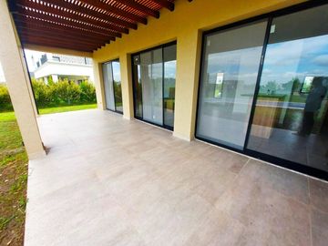Casa en venta - 4 Dormitorios 3 Baños - 784Mts2 - Escobar