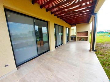 Casa en venta - 4 Dormitorios 3 Baños - 784Mts2 - Escobar