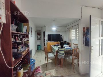 Departamento al frente en planta baja con 2 dormitorios y patio tendedero ciudad de Santa Fe