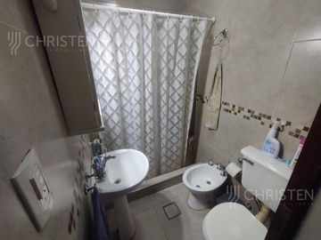 Departamento al frente en planta baja con 2 dormitorios y patio tendedero ciudad de Santa Fe