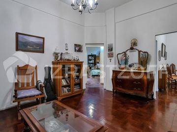 Venta Recoleta departamento luminoso de 3 ambientes