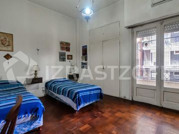 Venta Recoleta departamento luminoso de 3 ambientes