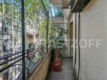 Venta Recoleta departamento luminoso de 3 ambientes