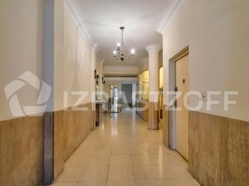 Venta Recoleta departamento luminoso de 3 ambientes